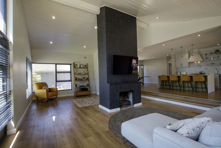 4 Bedroom Property for Sale in Loevenstein Western Cape